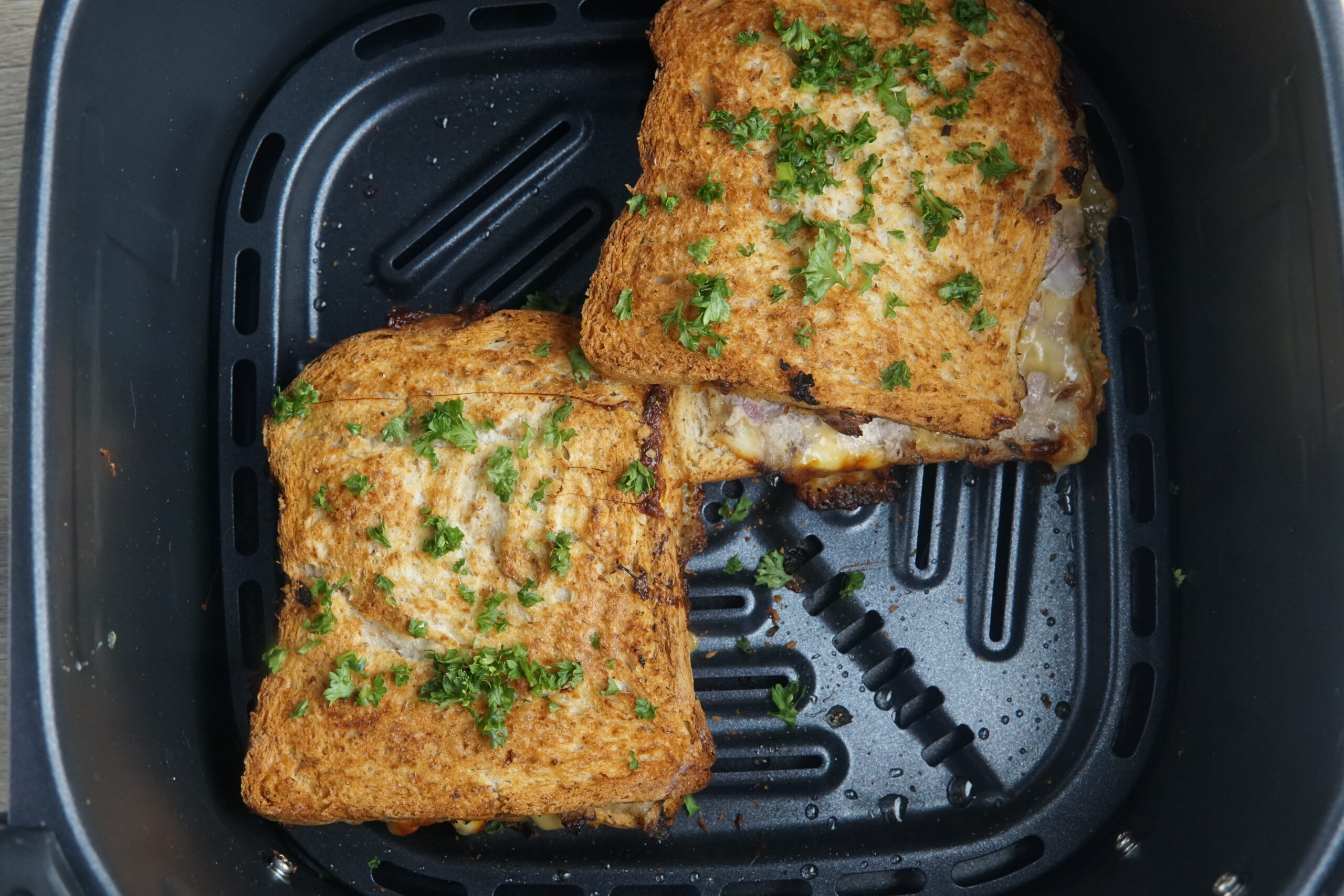 air fryer tuna melt sandwichn